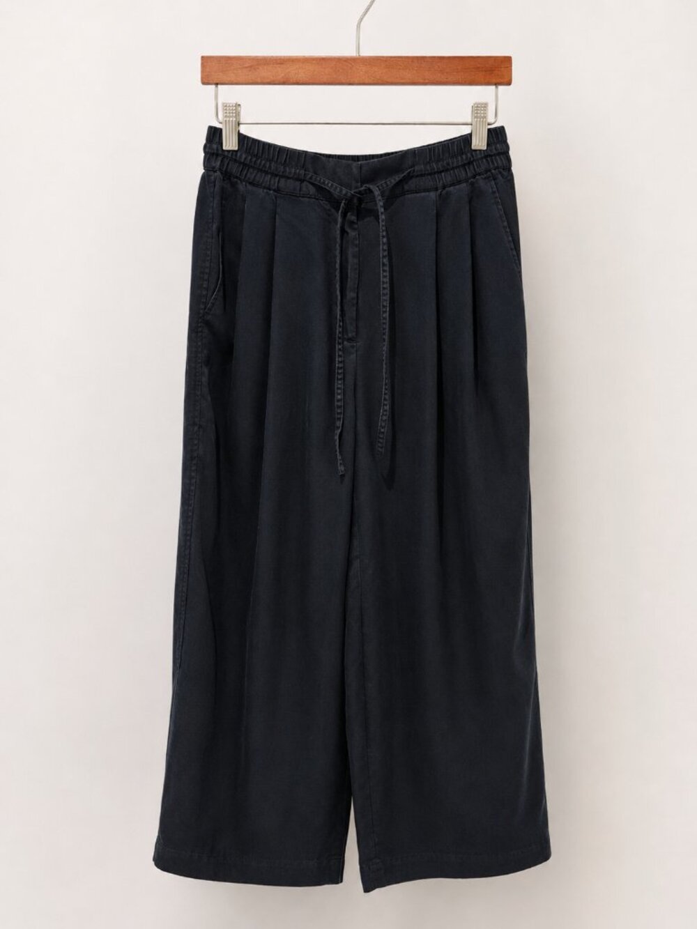 Club Monaco Wide Leg Crop Pants | Black Tencel Drawstring | Size S | EUC